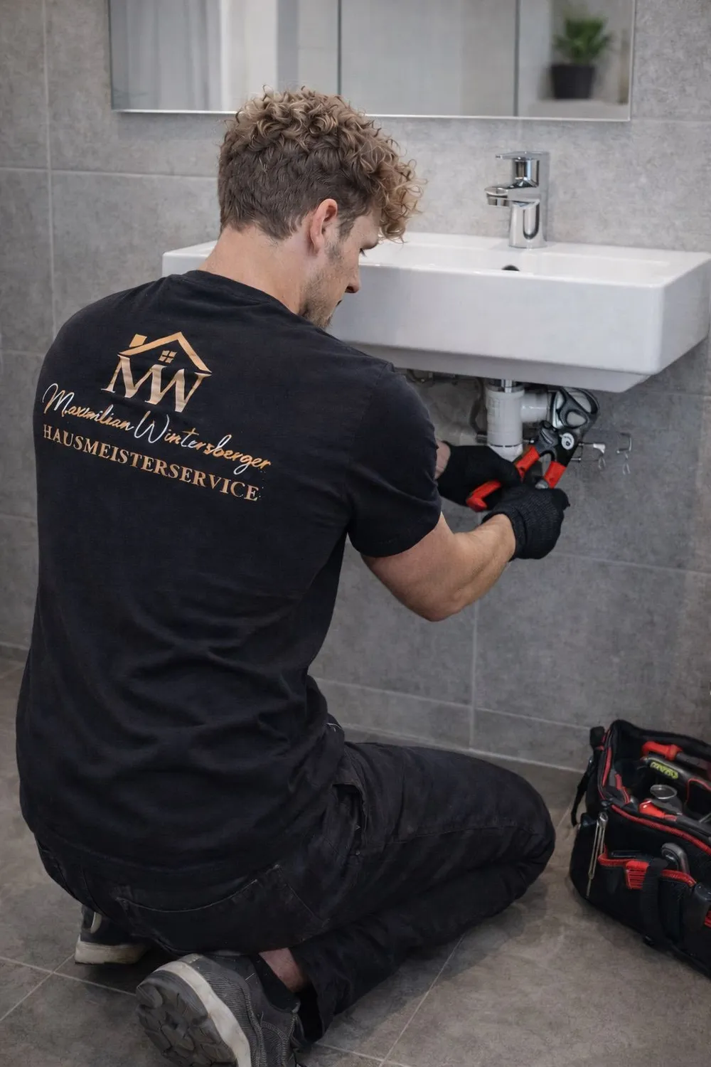 Hausmeisterservice Wintersberger – Maximilian Arbeit machen