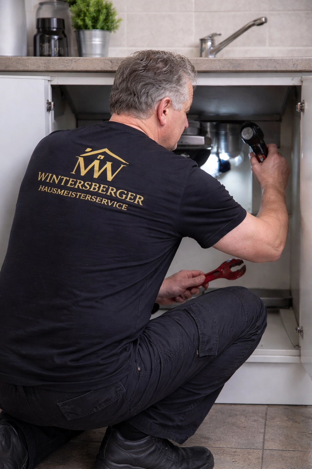 Hausmeisterservice Wintersberger – Robert Wintersberger macht Arbeit